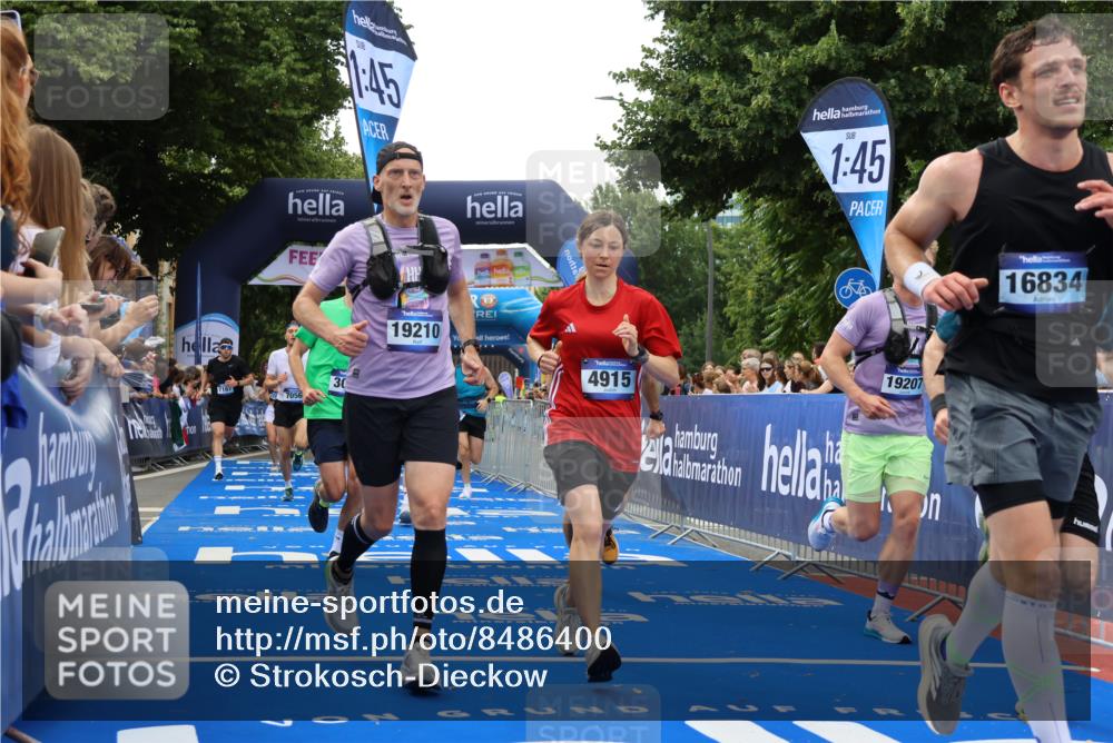 29.06.2025 - hella hamburg halbmarathon Strokosch-Dieckow http://msf.ph/oto/8486400 29.06.2025 10:44:48 Ziel 1941, 2098, 2890, 2970, 3004, 3098, 3785, 4270, 4425, 4915, 7056, 7167, 7325, 9030, 9720, 12161, 15185, 15233, 16834, 17251, 17382, 17406, 18631, 19207, 19210 meine-sportfotos.de