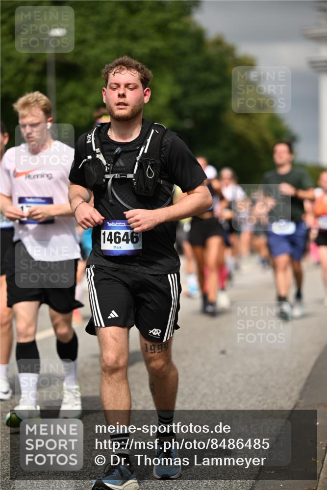 29.06.2025 - hella hamburg halbmarathon Dr. Thomas Lammeyer http://msf.ph/oto/8486485 29.06.2025 10:21:08 Kennedybrücke 1117, 1137, 1240, 1403, 2908, 3450, 3622, 5037, 5390, 5995, 6126, 6128, 6328, 6488, 6522, 6941, 6948, 7114, 7115, 7257, 7345, 7360, 7376, 8513, 8558, 8895, 8983, 9208, 9259, 9675, 10165, 10314, 10317, 10320, 10377, 10391, 10592, 10735, 10926, 11335 meine-sportfotos.de