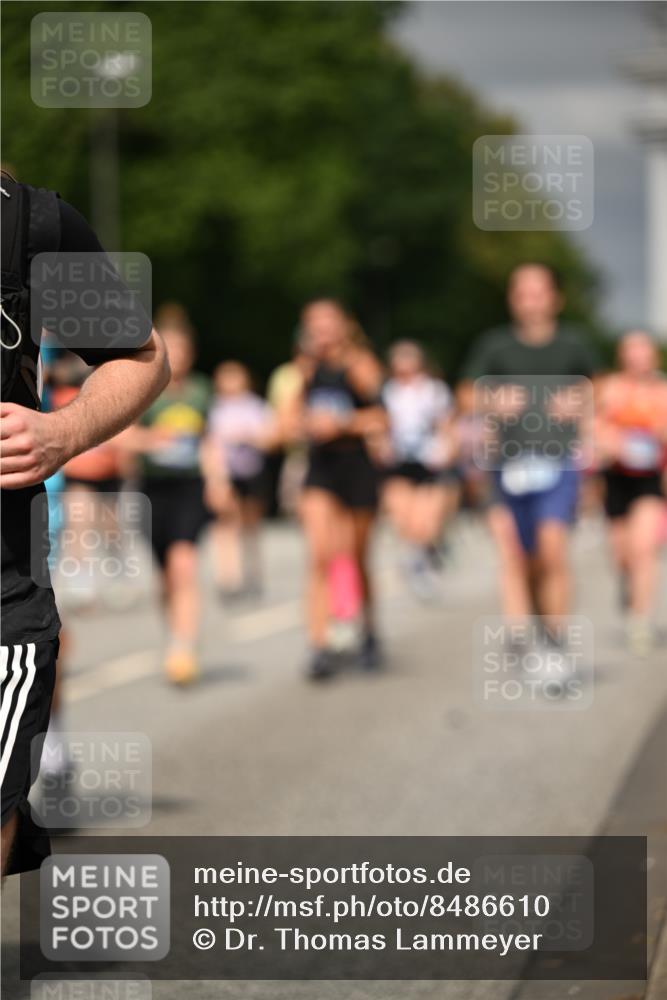 29.06.2025 - hella hamburg halbmarathon Dr. Thomas Lammeyer http://msf.ph/oto/8486610 29.06.2025 10:21:09 Kennedybrücke 1117, 1137, 1240, 1403, 2225, 2860, 2908, 3450, 3622, 5037, 5390, 5995, 6126, 6128, 6328, 6488, 6522, 6941, 6948, 7114, 7115, 7257, 7345, 7360, 7376, 8253, 8513, 8558, 8895, 8983, 9208, 9259, 9647, 9675, 10165, 10314, 10317, 10320, 10377, 10391, 10592, 10735, 10926 meine-sportfotos.de