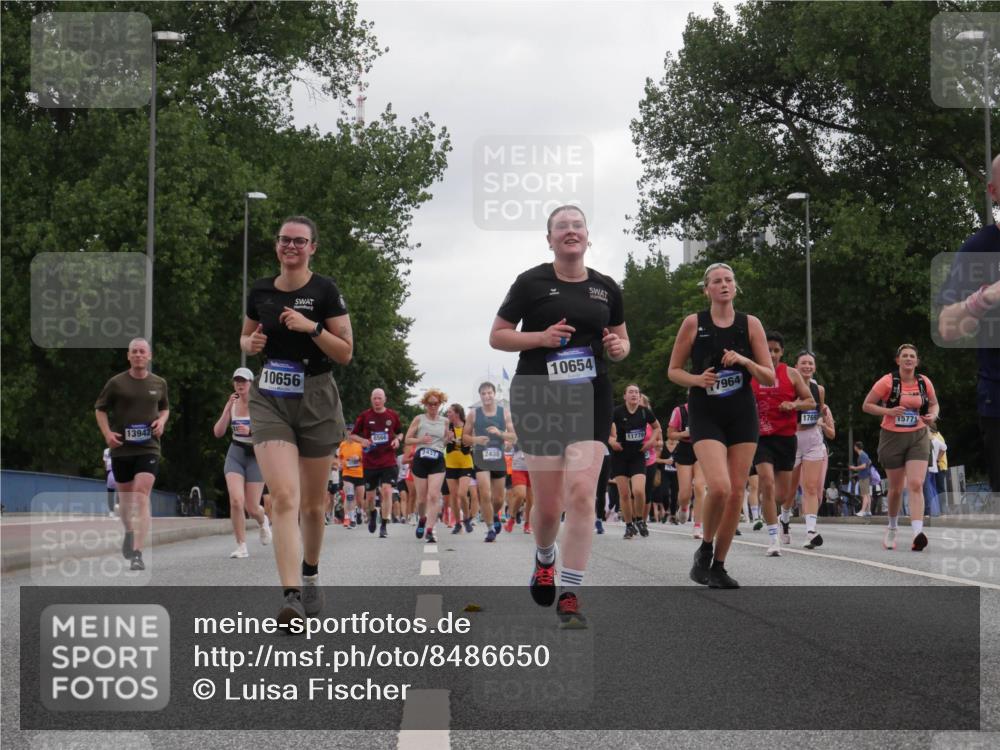 29.06.2025 - hella hamburg halbmarathon Luisa Fischer http://msf.ph/oto/8486650 29.06.2025 10:52:45 Kennedybrücke 13942, 10656, 6566, 2437, 2438, 10654, 11776, 7964, 1769, 15771, 1167, 1584, 2716, 3253, 4769, 5118, 7203, 7650, 7947, 7948, 8065, 10130, 10654 meine-sportfotos.de