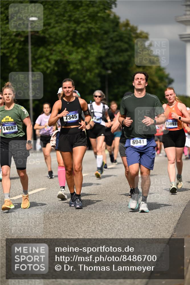 29.06.2025 - hella hamburg halbmarathon Dr. Thomas Lammeyer http://msf.ph/oto/8486700 29.06.2025 10:21:10 Kennedybrücke 1117, 1137, 1240, 1403, 2225, 2860, 2908, 3450, 3622, 5037, 5390, 5995, 6126, 6128, 6328, 6488, 6522, 6941, 6948, 7114, 7115, 7257, 7291, 7345, 7360, 7376, 8253, 8513, 8558, 8895, 8983, 9208, 9259, 9647, 9675, 10165, 10314, 10317, 10320, 10377, 10391, 10592, 10735, 10926 meine-sportfotos.de