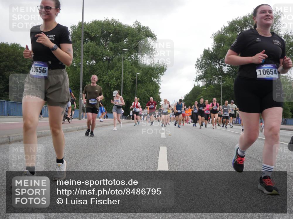 29.06.2025 - hella hamburg halbmarathon Luisa Fischer http://msf.ph/oto/8486795 29.06.2025 10:52:48 Kennedybrücke 10656, 13942, 11770, 5488, 5479, 10654, 1167, 2437, 2438, 2716, 3253, 4769, 5118, 5479, 5480, 7679, 10130, 10654 meine-sportfotos.de