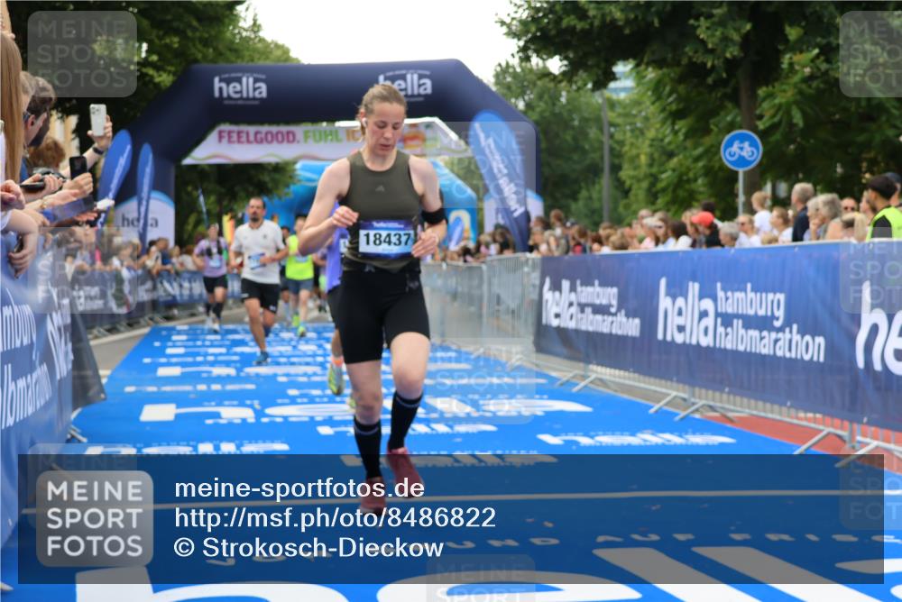 29.06.2025 - hella hamburg halbmarathon Strokosch-Dieckow http://msf.ph/oto/8486822 29.06.2025 10:44:41 Ziel 1782, 1941, 2365, 2402, 2970, 3004, 3785, 4270, 4915, 4991, 5476, 6490, 6495, 7325, 10669, 12711, 14351, 14798, 14816, 15185, 15233, 16224, 16834, 17251, 18107, 18437, 18464, 18539, 18560, 18868, 19206, 19207 meine-sportfotos.de