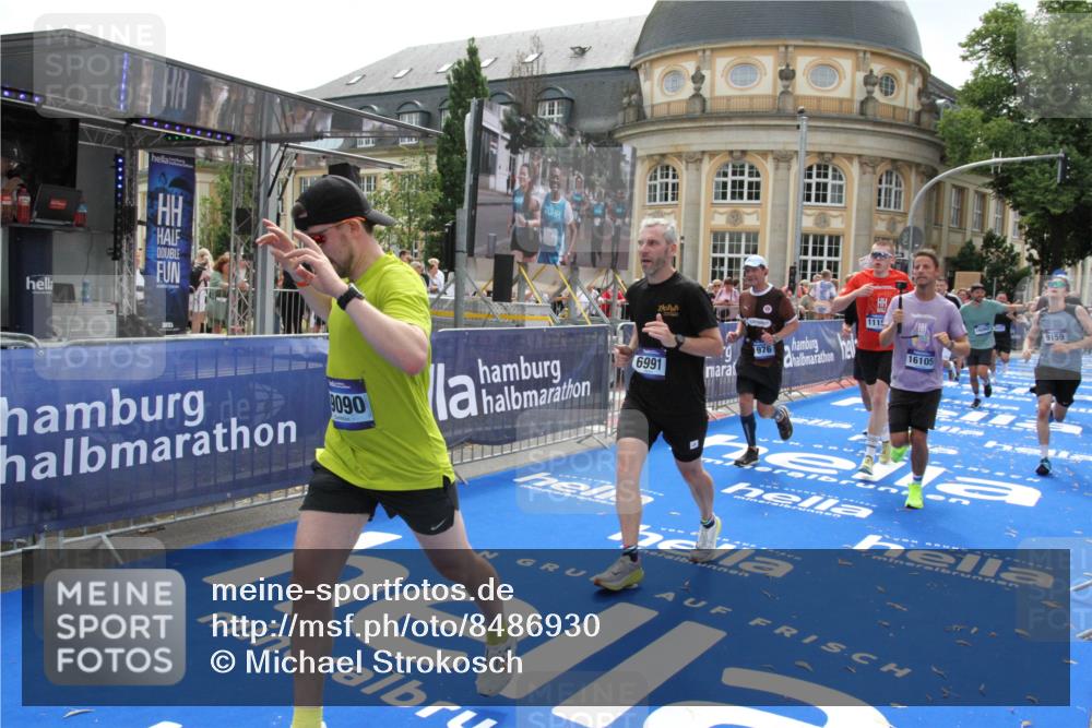 29.06.2025 - hella hamburg halbmarathon Michael Strokosch http://msf.ph/oto/8486930 29.06.2025 10:43:50 Ziel 1976, 3437, 5624, 5692, 6903, 6991, 7185, 9043, 9159, 9374, 11153, 11778, 11848, 13897, 14201, 14210, 15512, 16062, 16105, 18650, 19090 meine-sportfotos.de