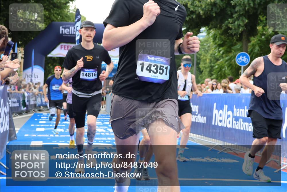 29.06.2025 - hella hamburg halbmarathon Strokosch-Dieckow http://msf.ph/oto/8487049 29.06.2025 10:44:37 Ziel 1468, 1782, 2365, 2402, 3305, 4270, 4991, 5476, 6490, 6495, 7322, 7710, 10669, 12711, 14351, 14798, 14816, 15185, 15233, 15862, 16224, 17097, 17251, 18107, 18437, 18464, 18539, 18560, 18765, 18868, 19206 meine-sportfotos.de