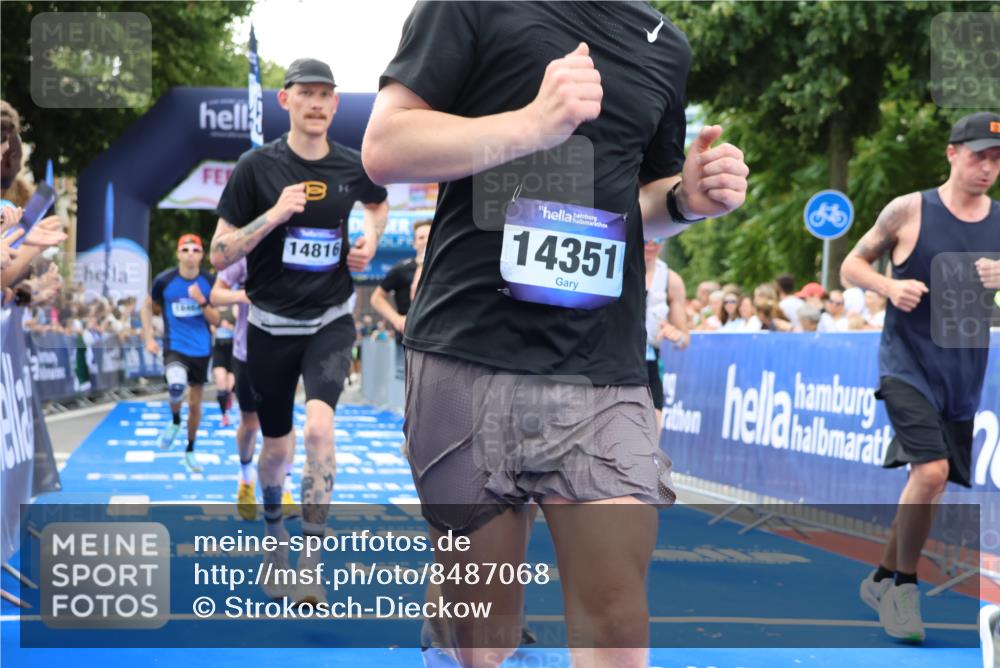 29.06.2025 - hella hamburg halbmarathon Strokosch-Dieckow http://msf.ph/oto/8487068 29.06.2025 10:44:37 Ziel 1468, 1782, 2365, 2402, 3305, 4270, 4991, 5476, 6490, 6495, 7322, 7710, 10669, 12711, 14351, 14798, 14816, 15185, 15233, 15862, 16224, 17097, 17251, 18107, 18437, 18464, 18539, 18560, 18765, 18868, 19206 meine-sportfotos.de