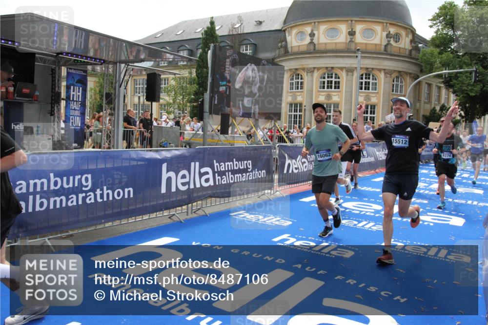 29.06.2025 - hella hamburg halbmarathon Michael Strokosch http://msf.ph/oto/8487106 29.06.2025 10:43:52 Ziel 1976, 3437, 3697, 3907, 5624, 5692, 6991, 7185, 9043, 9159, 9374, 10493, 11153, 11778, 11809, 11848, 12966, 13897, 14861, 15512, 16062, 16105, 18650, 18678, 19090 meine-sportfotos.de