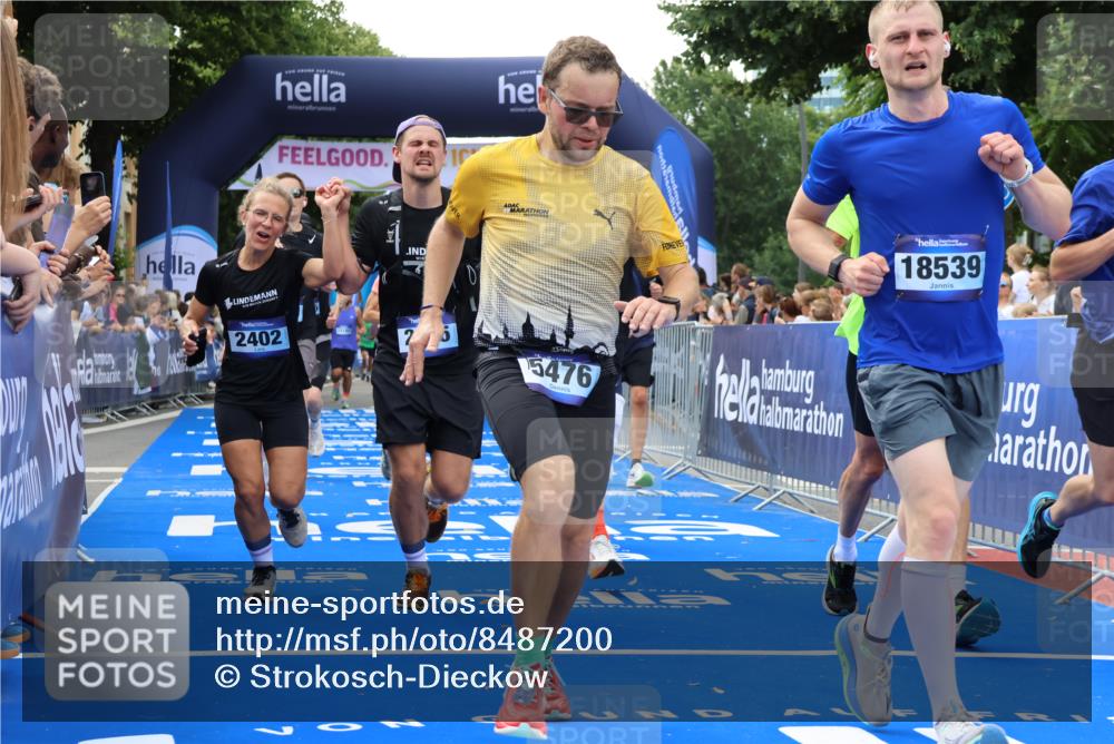 29.06.2025 - hella hamburg halbmarathon Strokosch-Dieckow http://msf.ph/oto/8487200 29.06.2025 10:44:35 Ziel 1468, 1782, 2365, 2402, 3305, 4991, 5476, 6490, 6495, 7322, 7710, 8928, 10669, 12554, 12711, 14351, 14464, 14798, 14816, 15185, 15233, 15862, 16224, 17097, 18107, 18437, 18464, 18539, 18560, 18765, 18868, 19206 meine-sportfotos.de