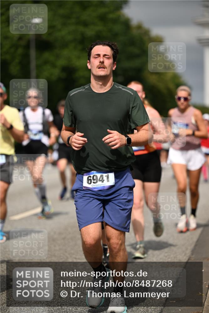 29.06.2025 - hella hamburg halbmarathon Dr. Thomas Lammeyer http://msf.ph/oto/8487268 29.06.2025 10:21:12 Kennedybrücke 1083, 1117, 1137, 1240, 1403, 2225, 2860, 2908, 3210, 3450, 3622, 5037, 5390, 5995, 6126, 6128, 6328, 6488, 6520, 6522, 6941, 6948, 7114, 7115, 7291, 7345, 7376, 8253, 8513, 8558, 8895, 8983, 9259, 9647, 9675, 10165, 10314, 10317, 10320, 10377, 10592, 10735, 10926 meine-sportfotos.de