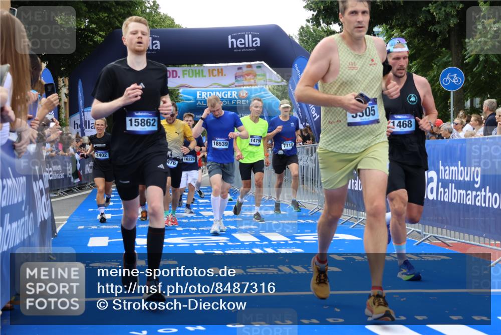 29.06.2025 - hella hamburg halbmarathon Strokosch-Dieckow http://msf.ph/oto/8487316 29.06.2025 10:44:33 Ziel 1057, 1468, 1782, 2365, 2402, 3305, 4991, 5476, 6490, 6495, 7322, 7710, 8928, 10669, 12554, 12711, 14351, 14464, 14667, 14798, 14816, 15862, 16224, 17097, 17729, 18107, 18437, 18464, 18539, 18560, 18765, 18868, 19206 meine-sportfotos.de