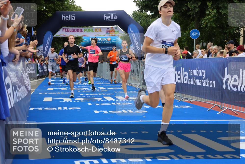 29.06.2025 - hella hamburg halbmarathon Strokosch-Dieckow http://msf.ph/oto/8487342 29.06.2025 10:45:14 Ziel 2188, 2270, 2367, 2470, 3186, 5706, 6054, 6375, 6575, 6819, 7087, 9105, 9302, 10064, 11469, 12783, 15563, 15636, 15651, 15741, 15760, 16513, 16685, 16689, 17120, 17499, 17960, 18346, 18718 meine-sportfotos.de