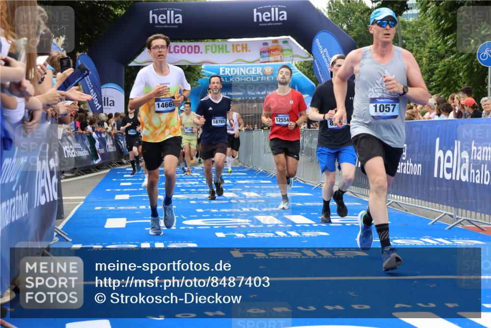 29.06.2025 - hella hamburg halbmarathon Strokosch-Dieckow http://msf.ph/oto/8487403 29.06.2025 10:44:27 Ziel 1057, 1468, 1902, 2365, 2402, 3305, 4310, 4691, 5476, 6495, 7191, 7322, 7710, 8928, 12327, 12554, 14464, 14667, 15862, 16803, 17097, 17729, 18539, 18765, 18806 meine-sportfotos.de