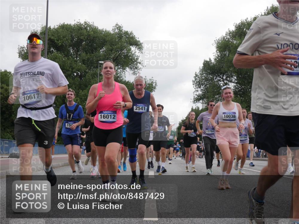 29.06.2025 - hella hamburg halbmarathon Luisa Fischer http://msf.ph/oto/8487429 29.06.2025 10:53:06 Kennedybrücke 10617, 10, 16012, 2541, 7647, 2862, 10038, 13764, 14184, 1805, 2541, 4589, 5106, 6694, 9015, 9162, 10038 meine-sportfotos.de