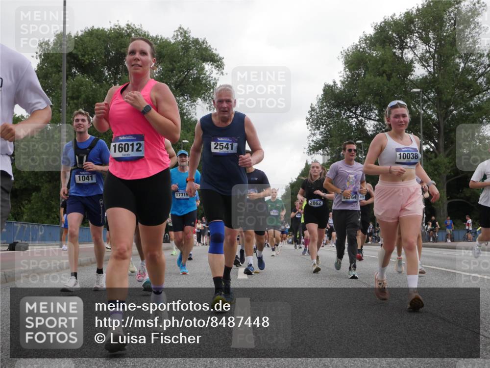 29.06.2025 - hella hamburg halbmarathon Luisa Fischer http://msf.ph/oto/8487448 29.06.2025 10:53:07 Kennedybrücke 1041, 16012, 2541, 17315, 14389, 2862, 164, 89, 10038, 1805, 2541, 4589, 5106, 5997, 6694, 9015, 9162, 10038, 10704 meine-sportfotos.de
