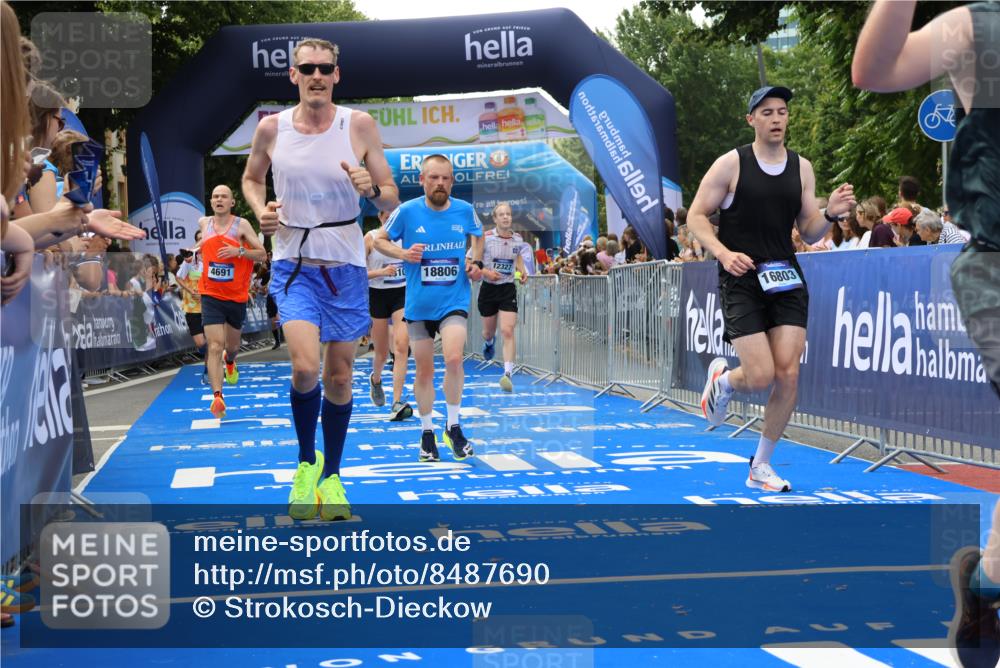 29.06.2025 - hella hamburg halbmarathon Strokosch-Dieckow http://msf.ph/oto/8487690 29.06.2025 10:44:23 Ziel 1057, 1220, 1413, 1902, 4310, 4691, 5275, 7191, 7322, 8928, 9444, 12327, 12528, 12554, 14464, 14667, 16547, 16803, 16893, 17729, 18765, 18806 meine-sportfotos.de