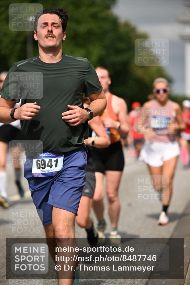 29.06.2025 - hella hamburg halbmarathon Dr. Thomas Lammeyer http://msf.ph/oto/8487746 29.06.2025 10:21:13 Kennedybrücke 1083, 1117, 1137, 1403, 2225, 2860, 2908, 3210, 3450, 3622, 5037, 5390, 5995, 6126, 6128, 6328, 6488, 6520, 6522, 6941, 6948, 7114, 7115, 7291, 7345, 8253, 8309, 8513, 8558, 8895, 8983, 9259, 9647, 9675, 10314, 10317, 10320, 10377, 10592, 10735, 10926 meine-sportfotos.de