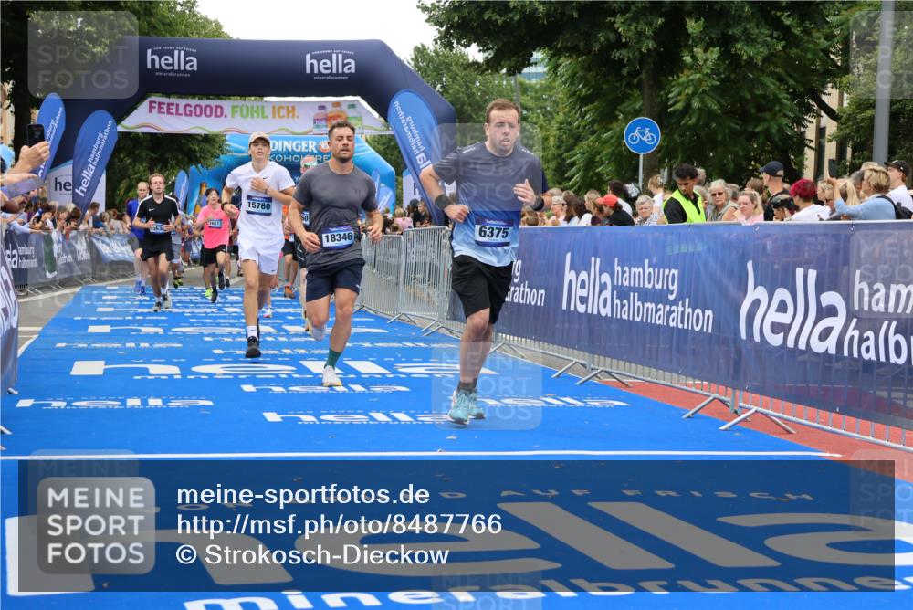 29.06.2025 - hella hamburg halbmarathon Strokosch-Dieckow http://msf.ph/oto/8487766 29.06.2025 10:45:12 Ziel 2188, 2270, 4997, 5706, 6054, 6375, 6575, 6819, 7087, 9105, 9302, 10064, 10313, 12783, 15365, 15563, 15636, 15651, 15741, 15760, 16513, 16685, 16689, 17120, 17960, 18346, 18718 meine-sportfotos.de