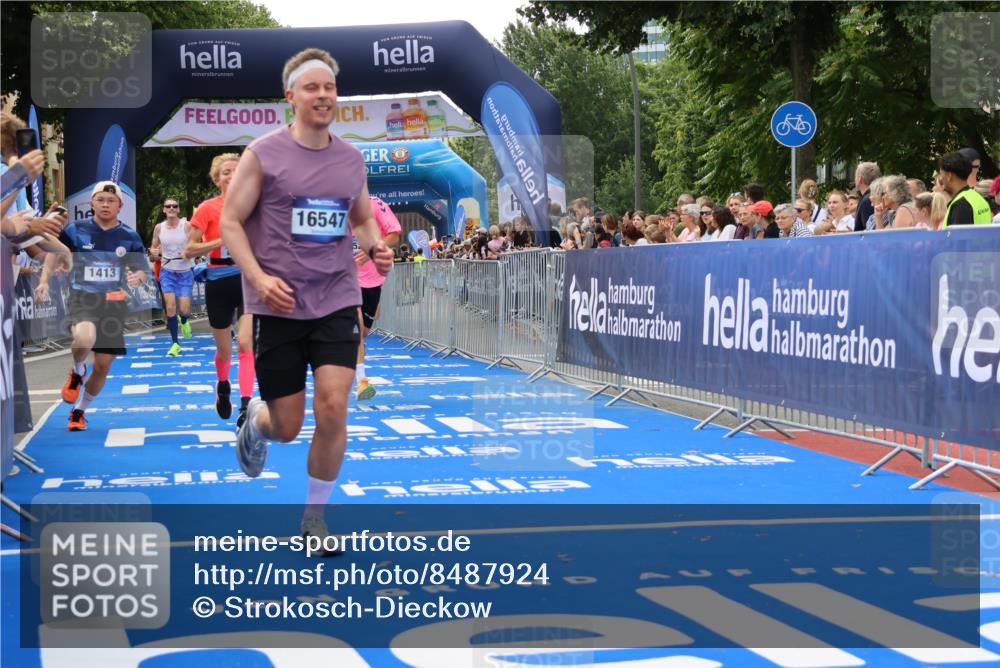 29.06.2025 - hella hamburg halbmarathon Strokosch-Dieckow http://msf.ph/oto/8487924 29.06.2025 10:44:18 Ziel 1220, 1413, 1415, 1902, 4310, 4691, 5275, 5884, 7005, 7191, 8722, 9444, 12159, 12327, 12528, 14686, 14687, 15225, 15280, 16301, 16316, 16547, 16803, 16893, 18691, 18806 meine-sportfotos.de