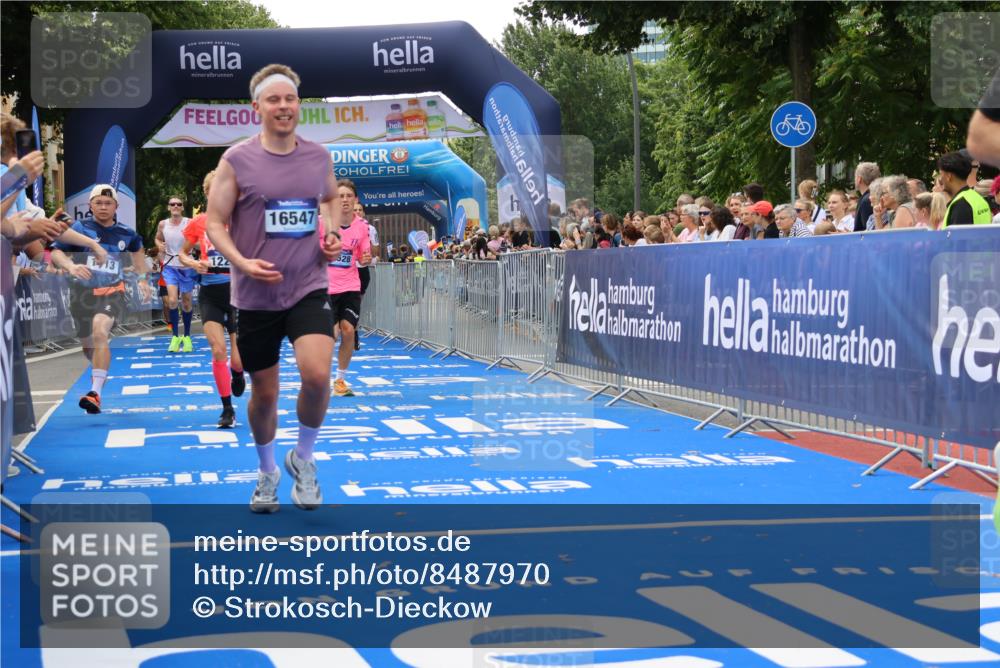 29.06.2025 - hella hamburg halbmarathon Strokosch-Dieckow http://msf.ph/oto/8487970 29.06.2025 10:44:18 Ziel 1220, 1413, 1415, 1902, 4310, 4691, 5275, 5884, 7005, 7191, 8722, 9444, 12159, 12327, 12528, 14686, 14687, 15225, 15280, 16301, 16316, 16547, 16803, 16893, 18691, 18806 meine-sportfotos.de