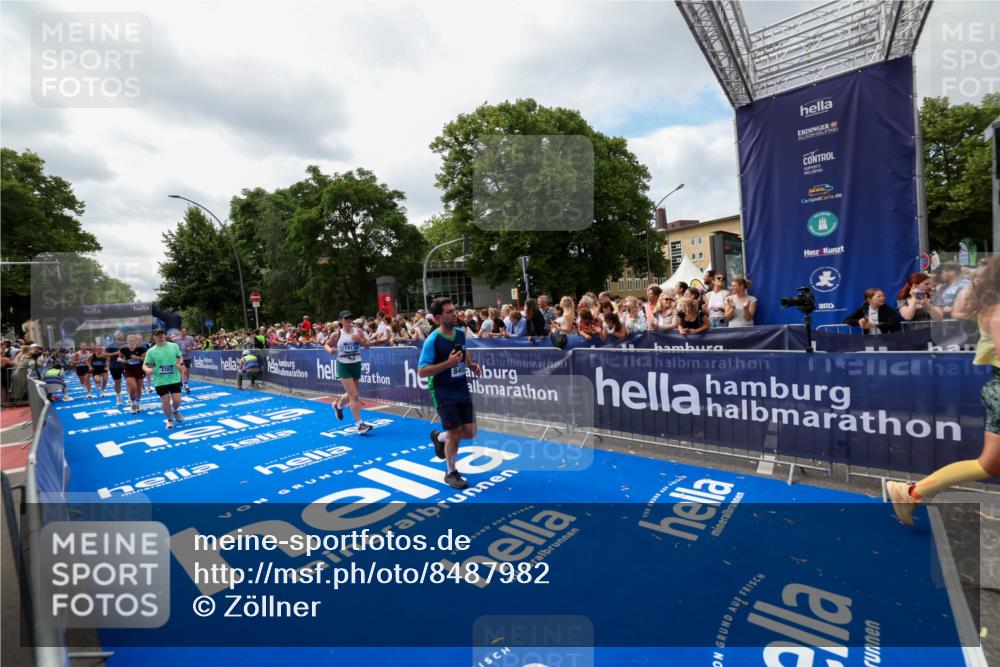 29.06.2025 - hella hamburg halbmarathon Zöllner http://msf.ph/oto/8487982 29.06.2025 11:09:23 Ziel 1329, 3062, 4666, 4782, 6014, 8402, 8520, 11025, 11271, 11523, 11581, 12521, 13042, 15307, 16938, 18857, 19134 meine-sportfotos.de