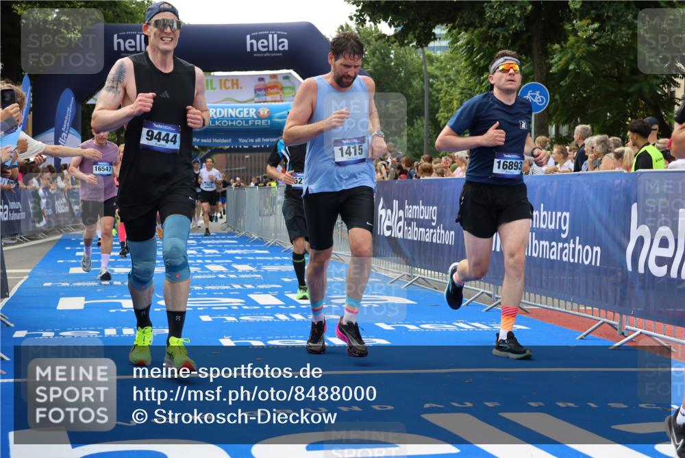 29.06.2025 - hella hamburg halbmarathon Strokosch-Dieckow http://msf.ph/oto/8488000 29.06.2025 10:44:16 Ziel 1220, 1413, 1415, 1902, 4999, 5231, 5275, 5884, 7005, 7191, 8722, 9444, 12159, 12528, 14686, 14687, 15225, 15280, 16301, 16316, 16547, 16803, 16893, 17748, 18691 meine-sportfotos.de