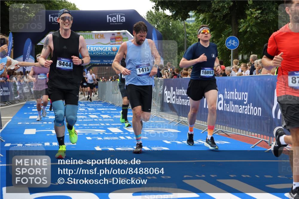 29.06.2025 - hella hamburg halbmarathon Strokosch-Dieckow http://msf.ph/oto/8488064 29.06.2025 10:44:16 Ziel 1220, 1413, 1415, 1902, 4999, 5231, 5275, 5884, 7005, 7191, 8722, 9444, 12159, 12528, 14686, 14687, 15225, 15280, 16301, 16316, 16547, 16803, 16893, 17748, 18691 meine-sportfotos.de