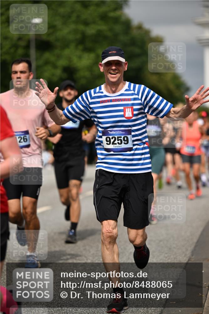 29.06.2025 - hella hamburg halbmarathon Dr. Thomas Lammeyer http://msf.ph/oto/8488065 29.06.2025 10:21:20 Kennedybrücke 1083, 1137, 1403, 2225, 2860, 2908, 3210, 3464, 3466, 3622, 3802, 3803, 5390, 5929, 5930, 5995, 6126, 6128, 6328, 6488, 6520, 6522, 6786, 6941, 7114, 7115, 7291, 7345, 7945, 8210, 8253, 8309, 8558, 8895, 8983, 9259, 9647, 10377, 10592, 10620, 10735 meine-sportfotos.de