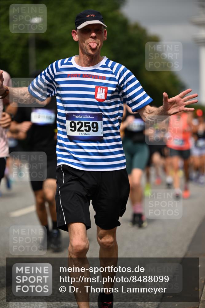29.06.2025 - hella hamburg halbmarathon Dr. Thomas Lammeyer http://msf.ph/oto/8488099 29.06.2025 10:21:21 Kennedybrücke 1083, 1137, 1403, 2225, 2860, 2908, 3210, 3464, 3466, 3802, 3803, 5390, 5929, 5930, 5995, 6126, 6128, 6328, 6352, 6488, 6520, 6522, 6786, 6941, 7114, 7115, 7291, 7345, 7945, 8210, 8253, 8309, 8558, 8895, 8983, 9259, 9647, 10377, 10460, 10592, 10620, 10735 meine-sportfotos.de