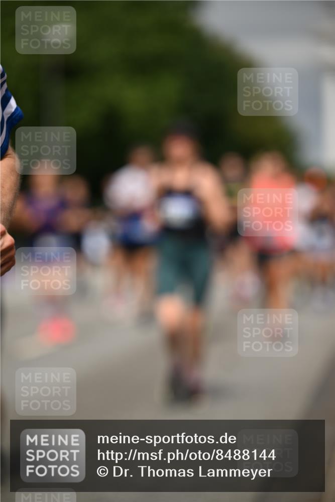 29.06.2025 - hella hamburg halbmarathon Dr. Thomas Lammeyer http://msf.ph/oto/8488144 29.06.2025 10:21:22 Kennedybrücke 1083, 1137, 1403, 2225, 2860, 2908, 3210, 3464, 3466, 3802, 3803, 4852, 5390, 5929, 5930, 5995, 6126, 6128, 6328, 6352, 6520, 6522, 6786, 6941, 7114, 7115, 7291, 7345, 7945, 8210, 8253, 8309, 8433, 8558, 8895, 8983, 9259, 9647, 9848, 10377, 10460, 10592, 10620, 10735 meine-sportfotos.de