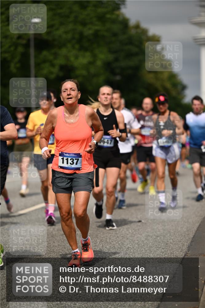 29.06.2025 - hella hamburg halbmarathon Dr. Thomas Lammeyer http://msf.ph/oto/8488307 29.06.2025 10:21:24 Kennedybrücke 1083, 1137, 1403, 1795, 2225, 2860, 2908, 3210, 3464, 3466, 3802, 3803, 4852, 5390, 5929, 5930, 5995, 6126, 6128, 6328, 6352, 6520, 6522, 6786, 7114, 7115, 7291, 7945, 8210, 8253, 8309, 8433, 8558, 8895, 8983, 9259, 9400, 9647, 9848, 10377, 10460, 10592, 10620, 10735 meine-sportfotos.de