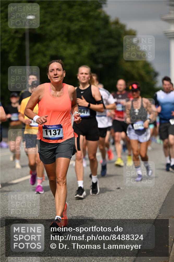 29.06.2025 - hella hamburg halbmarathon Dr. Thomas Lammeyer http://msf.ph/oto/8488324 29.06.2025 10:21:25 Kennedybrücke 1083, 1137, 1403, 1795, 2225, 2860, 2908, 3210, 3464, 3466, 3802, 3803, 4852, 5390, 5929, 5930, 5995, 6126, 6128, 6328, 6352, 6520, 6522, 6786, 7011, 7114, 7115, 7291, 7945, 8210, 8253, 8309, 8433, 8558, 8895, 8983, 9259, 9400, 9647, 9848, 10377, 10460, 10592, 10620, 10735 meine-sportfotos.de