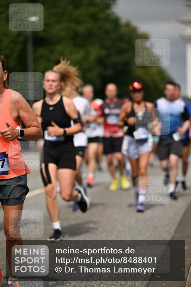 29.06.2025 - hella hamburg halbmarathon Dr. Thomas Lammeyer http://msf.ph/oto/8488401 29.06.2025 10:21:25 Kennedybrücke 1083, 1137, 1403, 1795, 2225, 2860, 2908, 3210, 3464, 3466, 3802, 3803, 4852, 5390, 5929, 5930, 5995, 6126, 6128, 6328, 6352, 6520, 6522, 6786, 7011, 7114, 7115, 7291, 7945, 8210, 8253, 8309, 8433, 8558, 8895, 8983, 9259, 9400, 9647, 9848, 10377, 10460, 10592, 10620, 10735 meine-sportfotos.de