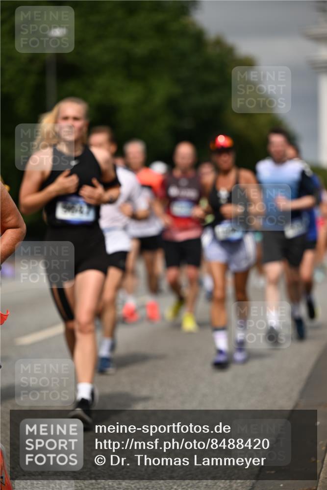 29.06.2025 - hella hamburg halbmarathon Dr. Thomas Lammeyer http://msf.ph/oto/8488420 29.06.2025 10:21:26 Kennedybrücke 1083, 1137, 1156, 1403, 1795, 2225, 2860, 2908, 3210, 3464, 3466, 3802, 3803, 4852, 5390, 5929, 5930, 5995, 6126, 6128, 6352, 6520, 6522, 6786, 7011, 7114, 7115, 7291, 7945, 8210, 8253, 8309, 8433, 8558, 8895, 9259, 9400, 9647, 9848, 10377, 10460, 10592, 10620, 10735 meine-sportfotos.de