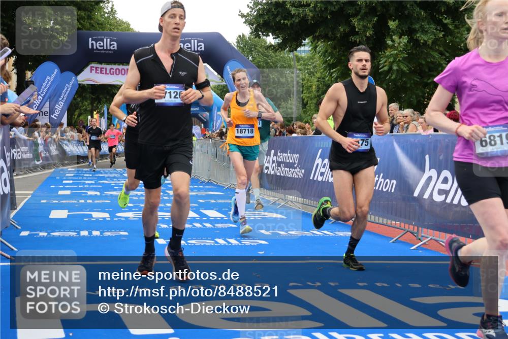 29.06.2025 - hella hamburg halbmarathon Strokosch-Dieckow http://msf.ph/oto/8488521 29.06.2025 10:45:10 Ziel 2188, 2270, 3917, 4997, 6054, 6375, 6575, 6819, 7087, 9302, 9710, 10064, 10313, 10741, 12783, 13919, 15365, 15563, 15636, 15651, 15741, 15760, 16513, 16685, 16689, 17120, 17960, 18346, 18718 meine-sportfotos.de