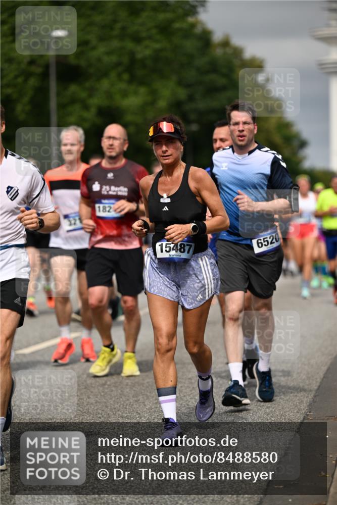 29.06.2025 - hella hamburg halbmarathon Dr. Thomas Lammeyer http://msf.ph/oto/8488580 29.06.2025 10:21:27 Kennedybrücke 1083, 1137, 1156, 1403, 1795, 2225, 2860, 2908, 3210, 3464, 3466, 3802, 3803, 4852, 5390, 5929, 5930, 5995, 6126, 6128, 6352, 6520, 6522, 6786, 7011, 7114, 7115, 7291, 7945, 8210, 8253, 8309, 8433, 8558, 8895, 9259, 9400, 9647, 9848, 10460, 10592, 10620, 10735 meine-sportfotos.de