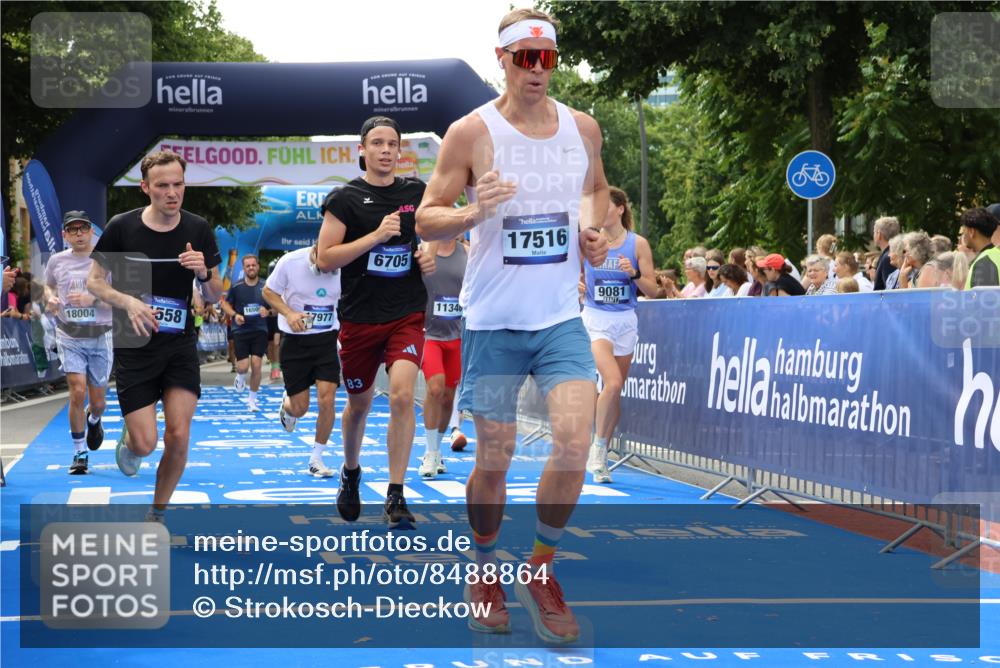 29.06.2025 - hella hamburg halbmarathon Strokosch-Dieckow http://msf.ph/oto/8488864 29.06.2025 10:44:01 Ziel 1391, 1558, 2816, 3021, 4981, 6705, 8063, 8900, 9081, 9633, 10193, 10596, 10930, 11346, 12438, 13123, 15383, 16506, 16549, 16648, 16697, 17403, 17516, 17977, 18004 meine-sportfotos.de