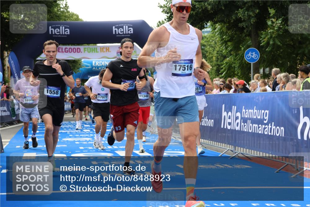 29.06.2025 - hella hamburg halbmarathon Strokosch-Dieckow http://msf.ph/oto/8488923 29.06.2025 10:44:01 Ziel 1391, 1558, 2816, 3021, 4981, 6705, 8063, 8900, 9081, 9633, 10193, 10596, 10930, 11346, 12438, 13123, 15383, 16506, 16549, 16648, 16697, 17403, 17516, 17977, 18004 meine-sportfotos.de
