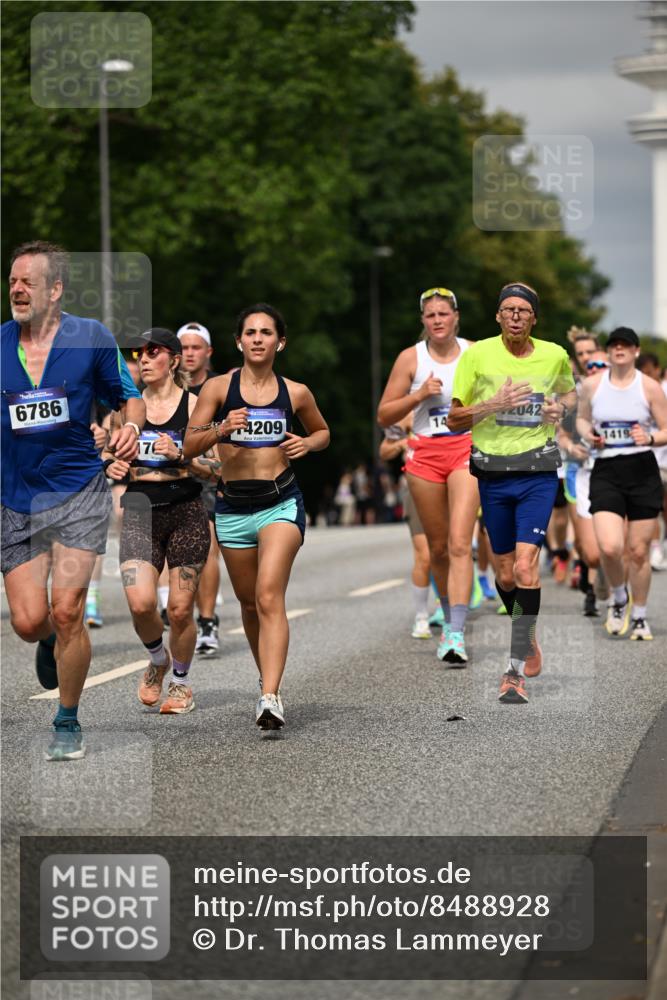 29.06.2025 - hella hamburg halbmarathon Dr. Thomas Lammeyer http://msf.ph/oto/8488928 29.06.2025 10:21:31 Kennedybrücke 1083, 1137, 1156, 1204, 1795, 2225, 2259, 2860, 2908, 3210, 3464, 3466, 3802, 3803, 4852, 5390, 5929, 5930, 5995, 6126, 6128, 6254, 6336, 6352, 6520, 6522, 6786, 7011, 7115, 7291, 7945, 8210, 8253, 8309, 8351, 8433, 8558, 8895, 9259, 9400, 9647, 9848, 10460, 10592, 10620 meine-sportfotos.de