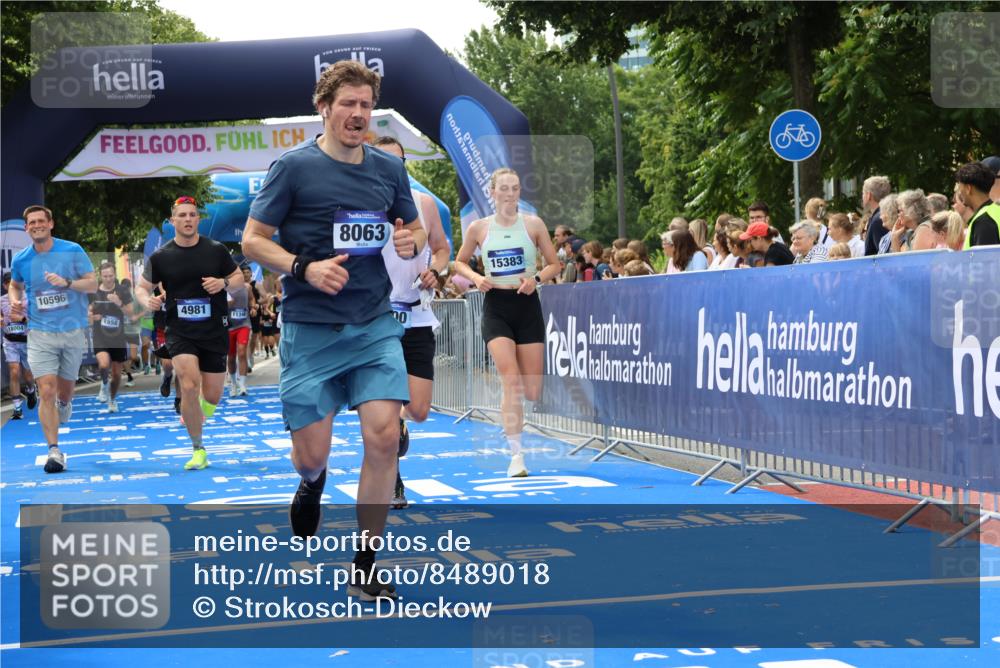 29.06.2025 - hella hamburg halbmarathon Strokosch-Dieckow http://msf.ph/oto/8489018 29.06.2025 10:43:57 Ziel 1558, 2816, 3697, 3907, 4981, 5624, 6705, 8063, 8145, 8900, 9043, 9081, 10493, 10596, 11346, 11809, 12438, 12966, 13123, 14861, 15383, 16549, 16697, 17376, 17403, 17516, 17977, 18004, 18678 meine-sportfotos.de