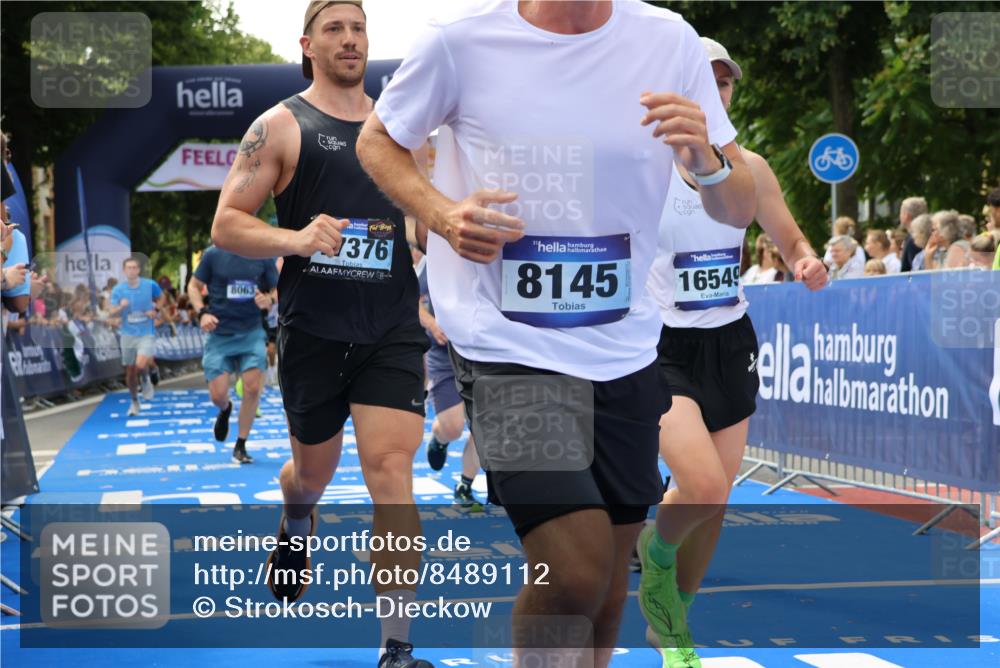 29.06.2025 - hella hamburg halbmarathon Strokosch-Dieckow http://msf.ph/oto/8489112 29.06.2025 10:43:55 Ziel 1558, 3437, 3697, 3907, 4981, 5624, 5692, 6705, 8063, 8145, 8900, 9043, 9081, 9374, 10493, 10596, 11346, 11809, 12438, 12966, 13897, 14861, 15383, 16549, 17376, 17403, 17516, 18650, 18678 meine-sportfotos.de
