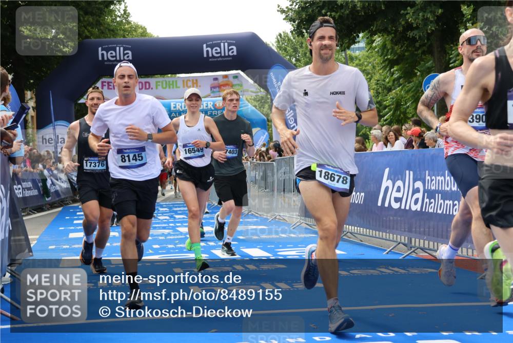 29.06.2025 - hella hamburg halbmarathon Strokosch-Dieckow http://msf.ph/oto/8489155 29.06.2025 10:43:53 Ziel 3437, 3697, 3907, 4981, 5624, 5692, 7185, 8063, 8145, 8900, 9043, 9374, 10493, 10596, 11778, 11809, 12438, 12966, 13897, 14861, 15383, 15512, 16062, 16549, 17376, 17403, 17516, 18650, 18678 meine-sportfotos.de