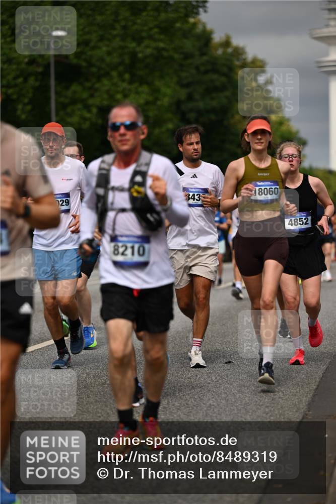 29.06.2025 - hella hamburg halbmarathon Dr. Thomas Lammeyer http://msf.ph/oto/8489319 29.06.2025 10:21:37 Kennedybrücke 1015, 1083, 1156, 1204, 1274, 1749, 1795, 2225, 2259, 2860, 3210, 3292, 3464, 3466, 3802, 3803, 4218, 4852, 5929, 5930, 6254, 6336, 6352, 6520, 6786, 7011, 7258, 7291, 7945, 8210, 8253, 8309, 8351, 8433, 8558, 8607, 9400, 9647, 9848, 10460, 10620, 10677 meine-sportfotos.de