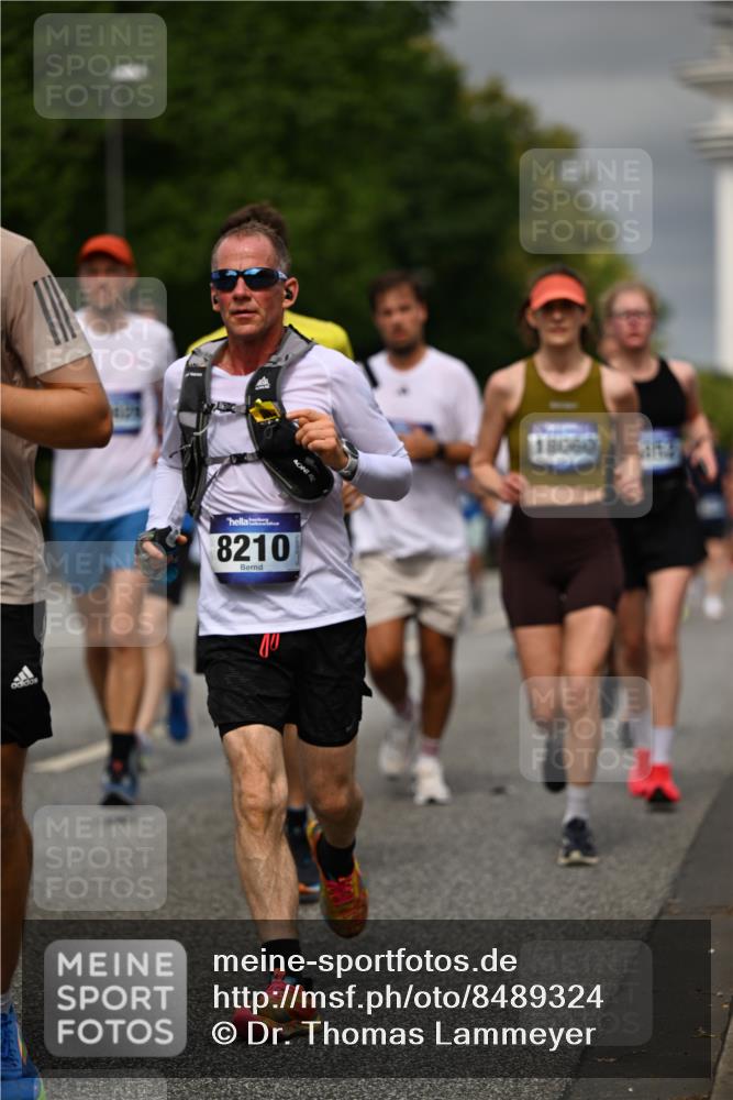 29.06.2025 - hella hamburg halbmarathon Dr. Thomas Lammeyer http://msf.ph/oto/8489324 29.06.2025 10:21:38 Kennedybrücke 1015, 1083, 1156, 1204, 1274, 1458, 1749, 1795, 2225, 2259, 2860, 3210, 3292, 3464, 3466, 3802, 3803, 4218, 4852, 5929, 5930, 6254, 6336, 6352, 6520, 6786, 7011, 7258, 7291, 7945, 8210, 8253, 8309, 8351, 8433, 8558, 8607, 9400, 9647, 9848, 10460, 10620, 10677 meine-sportfotos.de