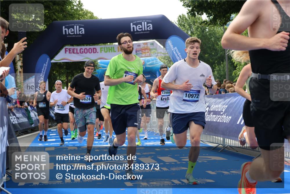 29.06.2025 - hella hamburg halbmarathon Strokosch-Dieckow http://msf.ph/oto/8489373 29.06.2025 10:43:51 Ziel 1976, 3437, 3697, 3907, 4981, 5624, 5692, 7185, 8063, 8145, 8900, 9043, 9159, 9374, 10493, 10596, 11153, 11778, 11809, 11848, 12438, 12966, 13897, 14861, 15383, 15512, 16062, 16105, 16549, 17376, 17403, 18650, 18678 meine-sportfotos.de