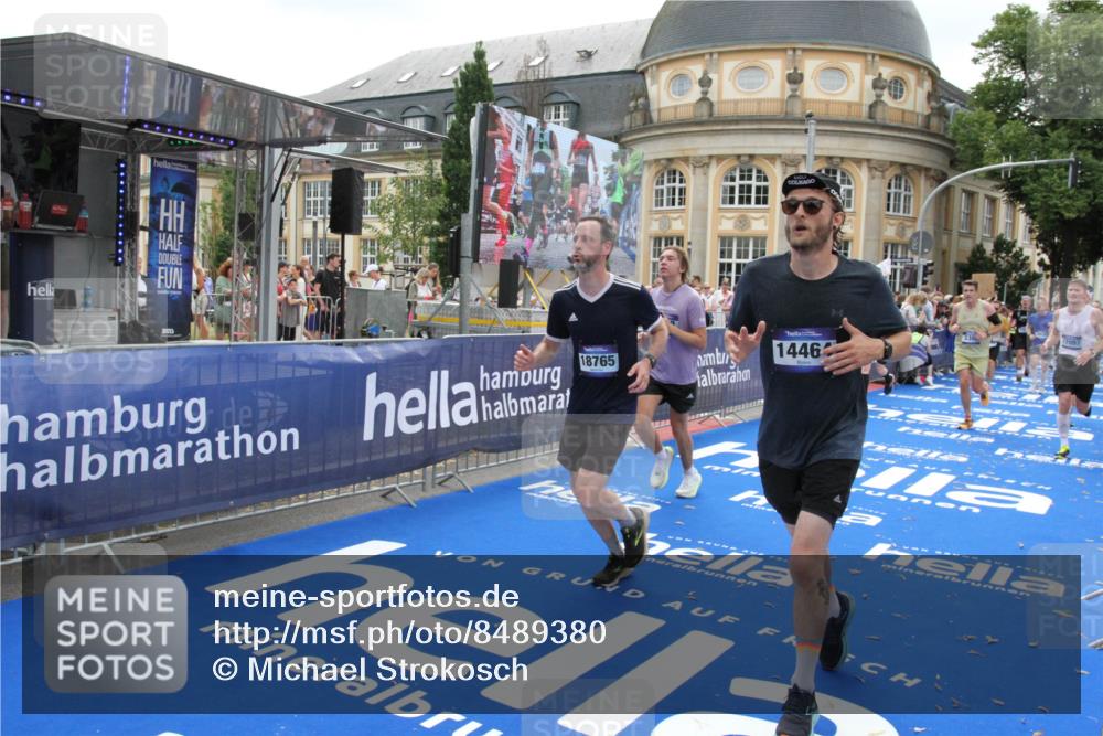 29.06.2025 - hella hamburg halbmarathon Michael Strokosch http://msf.ph/oto/8489380 29.06.2025 10:44:36 Ziel 1468, 2365, 2402, 3305, 5476, 6495, 7322, 7710, 8928, 12554, 12711, 14351, 14464, 14667, 14798, 14816, 15862, 16224, 17097, 17729, 18539, 18560, 18765 meine-sportfotos.de