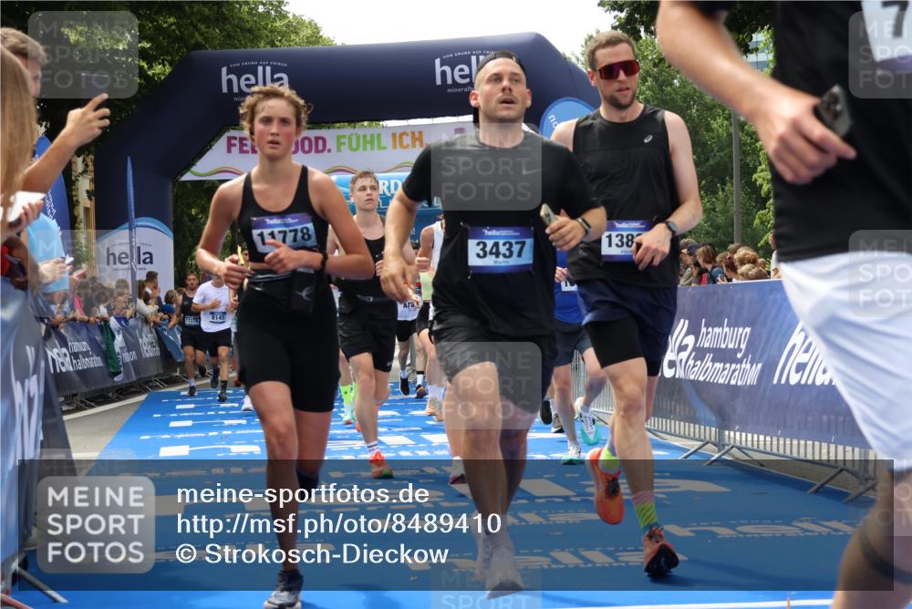 29.06.2025 - hella hamburg halbmarathon Strokosch-Dieckow http://msf.ph/oto/8489410 29.06.2025 10:43:48 Ziel 1976, 3437, 3697, 3907, 5624, 5692, 6903, 6991, 7185, 8145, 9043, 9159, 9374, 10493, 11153, 11778, 11809, 11848, 12438, 12966, 13897, 14201, 14210, 14861, 15512, 16062, 16105, 16549, 17376, 17403, 18650, 18678, 19090 meine-sportfotos.de