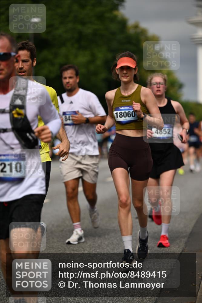 29.06.2025 - hella hamburg halbmarathon Dr. Thomas Lammeyer http://msf.ph/oto/8489415 29.06.2025 10:21:39 Kennedybrücke 1015, 1083, 1156, 1204, 1274, 1458, 1749, 1795, 2225, 2259, 2860, 3138, 3210, 3292, 3464, 3466, 3802, 3803, 4218, 4852, 5929, 5930, 6254, 6336, 6352, 6520, 6786, 7011, 7258, 7291, 7945, 8210, 8253, 8309, 8351, 8433, 8607, 9400, 9647, 9848, 10460, 10620, 10677, 11372 meine-sportfotos.de