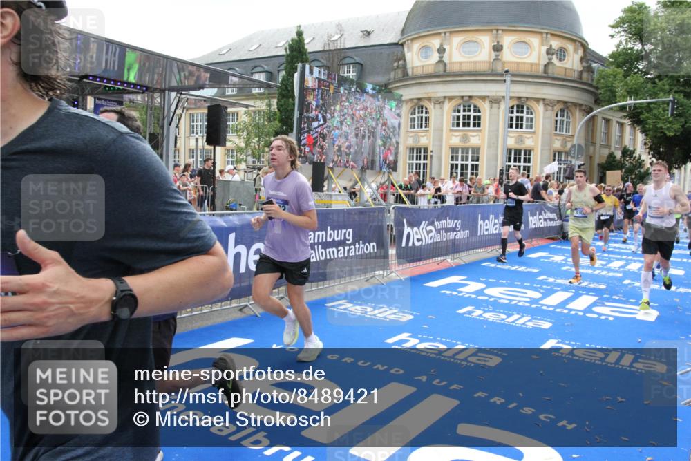 29.06.2025 - hella hamburg halbmarathon Michael Strokosch http://msf.ph/oto/8489421 29.06.2025 10:44:37 Ziel 1468, 1782, 2365, 2402, 3305, 4991, 5476, 6490, 6495, 7322, 7710, 8928, 12554, 12711, 14351, 14464, 14798, 14816, 15862, 16224, 17097, 18107, 18464, 18539, 18560, 18765, 19206 meine-sportfotos.de