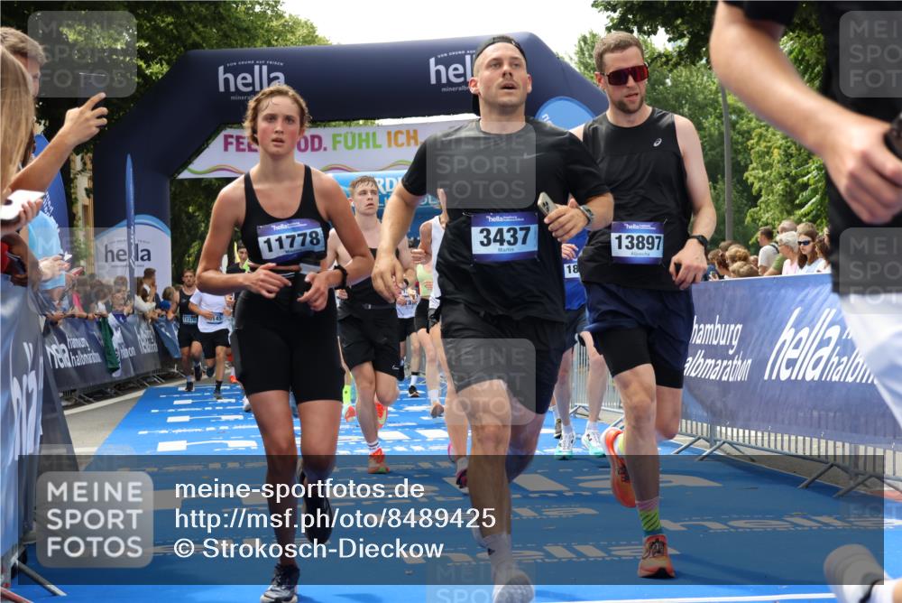29.06.2025 - hella hamburg halbmarathon Strokosch-Dieckow http://msf.ph/oto/8489425 29.06.2025 10:43:48 Ziel 1976, 3437, 3697, 3907, 5624, 5692, 6903, 6991, 7185, 8145, 9043, 9159, 9374, 10493, 11153, 11778, 11809, 11848, 12438, 12966, 13897, 14201, 14210, 14861, 15512, 16062, 16105, 16549, 17376, 17403, 18650, 18678, 19090 meine-sportfotos.de