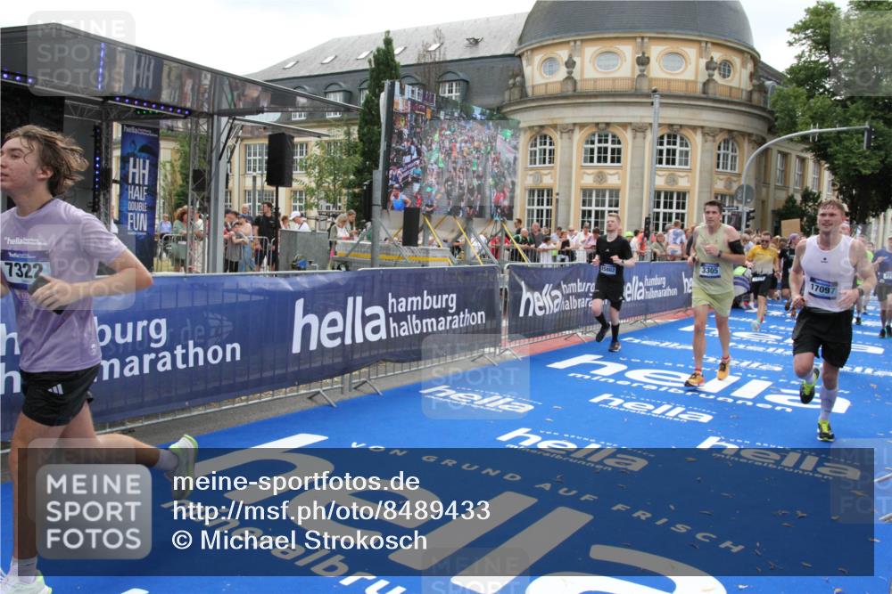29.06.2025 - hella hamburg halbmarathon Michael Strokosch http://msf.ph/oto/8489433 29.06.2025 10:44:38 Ziel 1468, 1782, 2365, 2402, 3305, 4991, 5476, 6490, 6495, 7322, 7710, 10669, 12711, 14351, 14464, 14798, 14816, 15862, 16224, 17097, 18107, 18464, 18539, 18560, 18765, 18868, 19206 meine-sportfotos.de